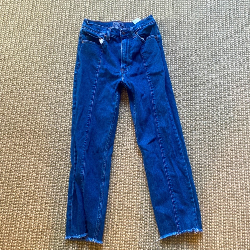 Abercrombie and Fitch high rise straight leg size 27/4s. Lightly worn